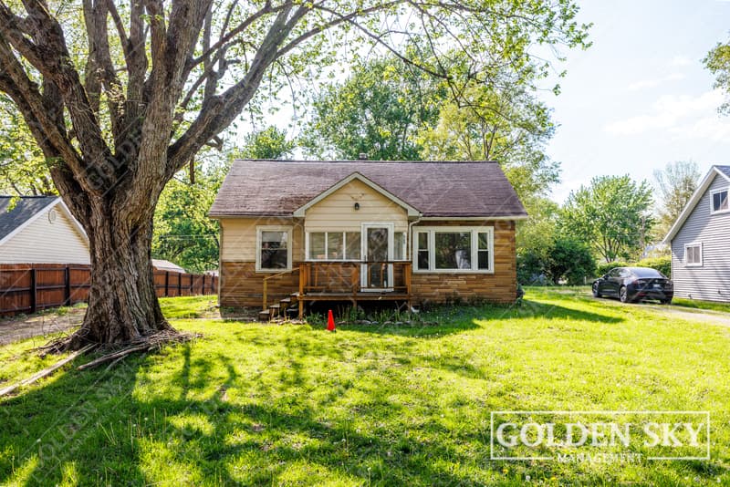 Rental property at 609 North Waldemere Avenue, Muncie - photo 1 of 10