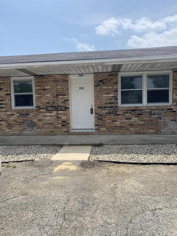 Rental property at 6309 E Piccadilly Rd, Muncie - photo 1 of 8