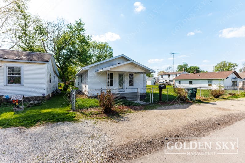 Rental property at 3013 South Pershing Drive, Muncie - photo 1 of 10