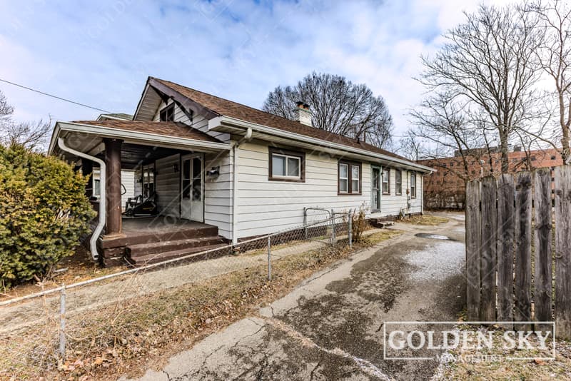 Rental property at 2937 North Kenwood Avenue - A, Indianapolis - photo 1 of 10