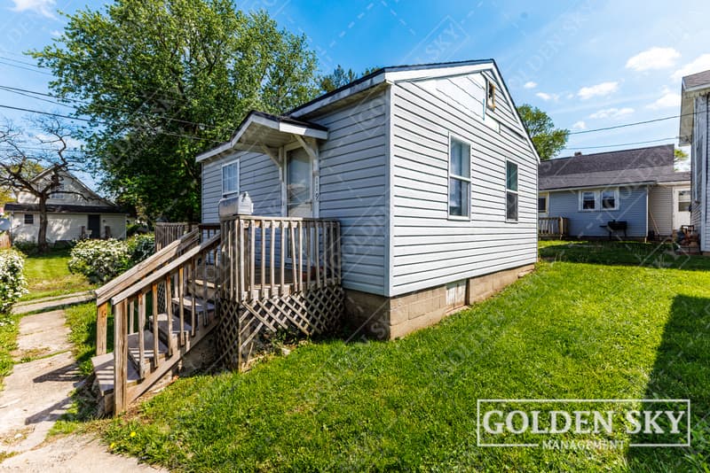 Rental property at 119 East 1st Street, Alexandria - photo 1 of 10