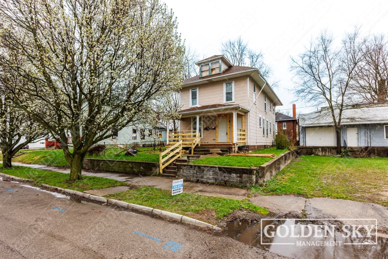 Rental property at 219 East Willard Street #3, Muncie - photo 1 of 10