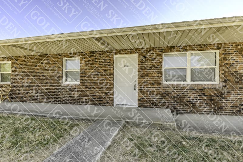 Rental property at 114 South Keystone Circle - 114, Muncie - photo 1 of 10