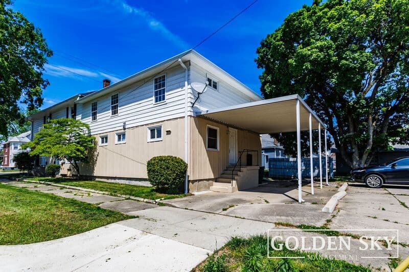 Rental property at 1925 West Jackson Street #2, Muncie - photo 1 of 28