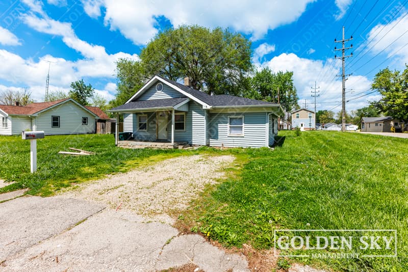 Rental property at 1704 West 15th Street, Muncie - photo 1 of 10