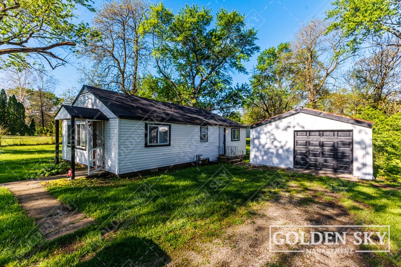 Rental property at 2321 North Macedonia Avenue, Muncie - photo 1 of 10