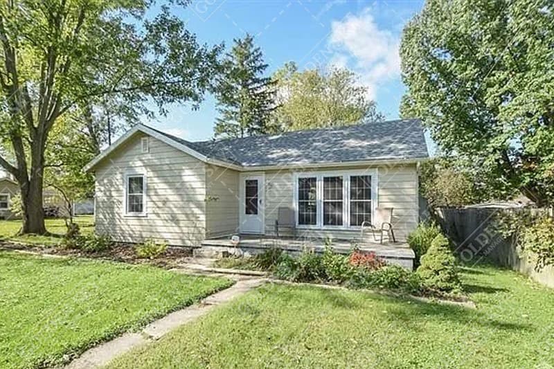 Rental property at 2605 North Maplewood Avenue, Muncie - photo 1 of 13