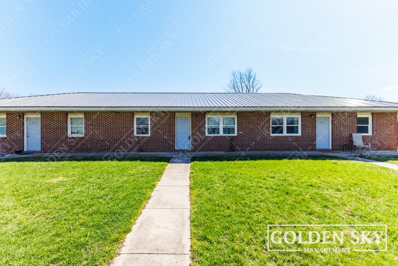 Rental property at 208 South Keystone Circle - 208, Muncie - photo 1 of 8