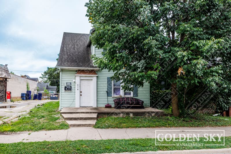 Rental property at 611 West Jackson Street, Unit 2, Muncie