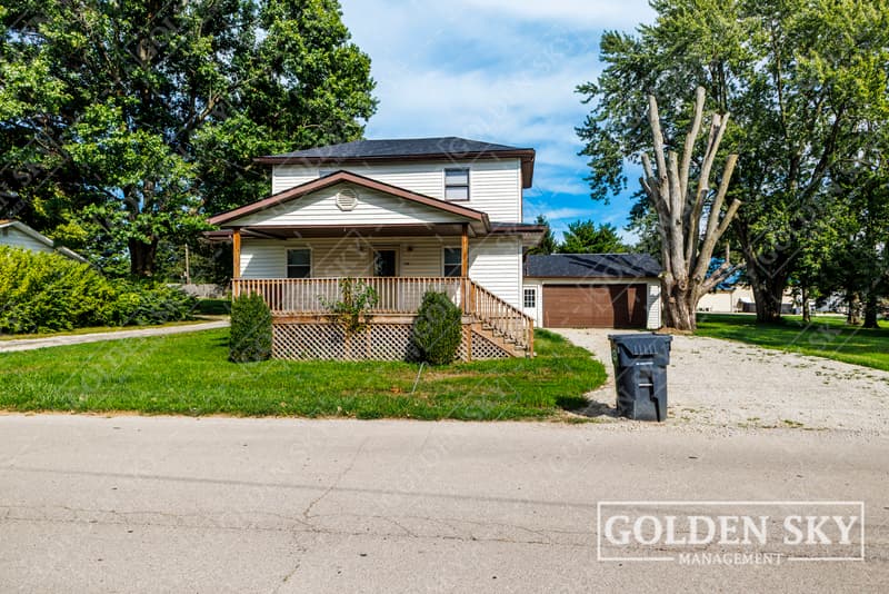 Rental property at 306 North Mulberry Street, Farmland
